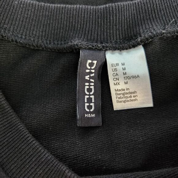 H&M Divided Long Sleeve T-Shirt Women's Size Medium Black N.Y.C. U.S.A. - Picture 7 of 7